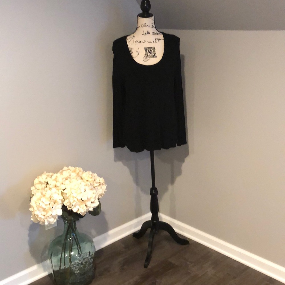 NWOT Simply Vera Verawang Black shirt